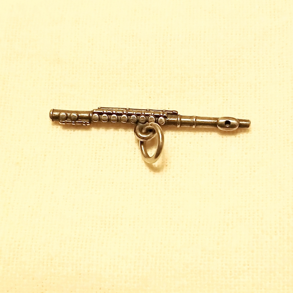 Retired James Avery Flute Charm, strong charm
